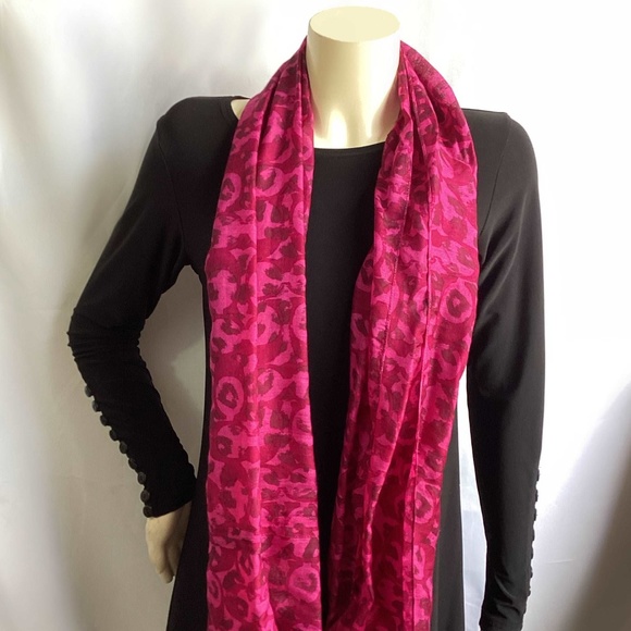 Coach Fuschia/Purple Leopard Print Wool/Silk Blend Infinity Scarf - Picture 2 of 4